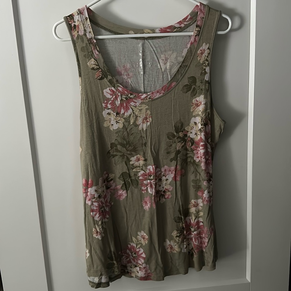 Green floral tank size L